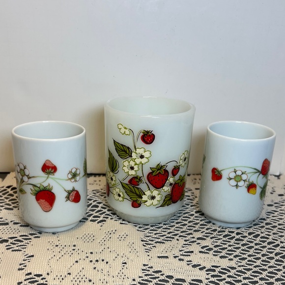 Strawberry Breakfast Anchor Hocking Strawberries Mug and OMC Strawberry Juice - Picture 2 of 14